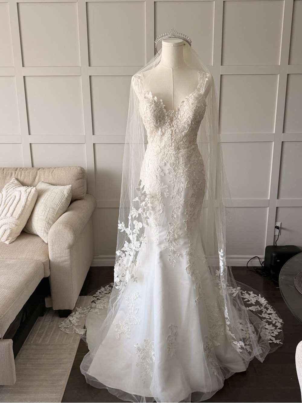 Stunning Bella Di Sera Ivory Wedding Dress + Cathedral Veil & Tiara | Size 38